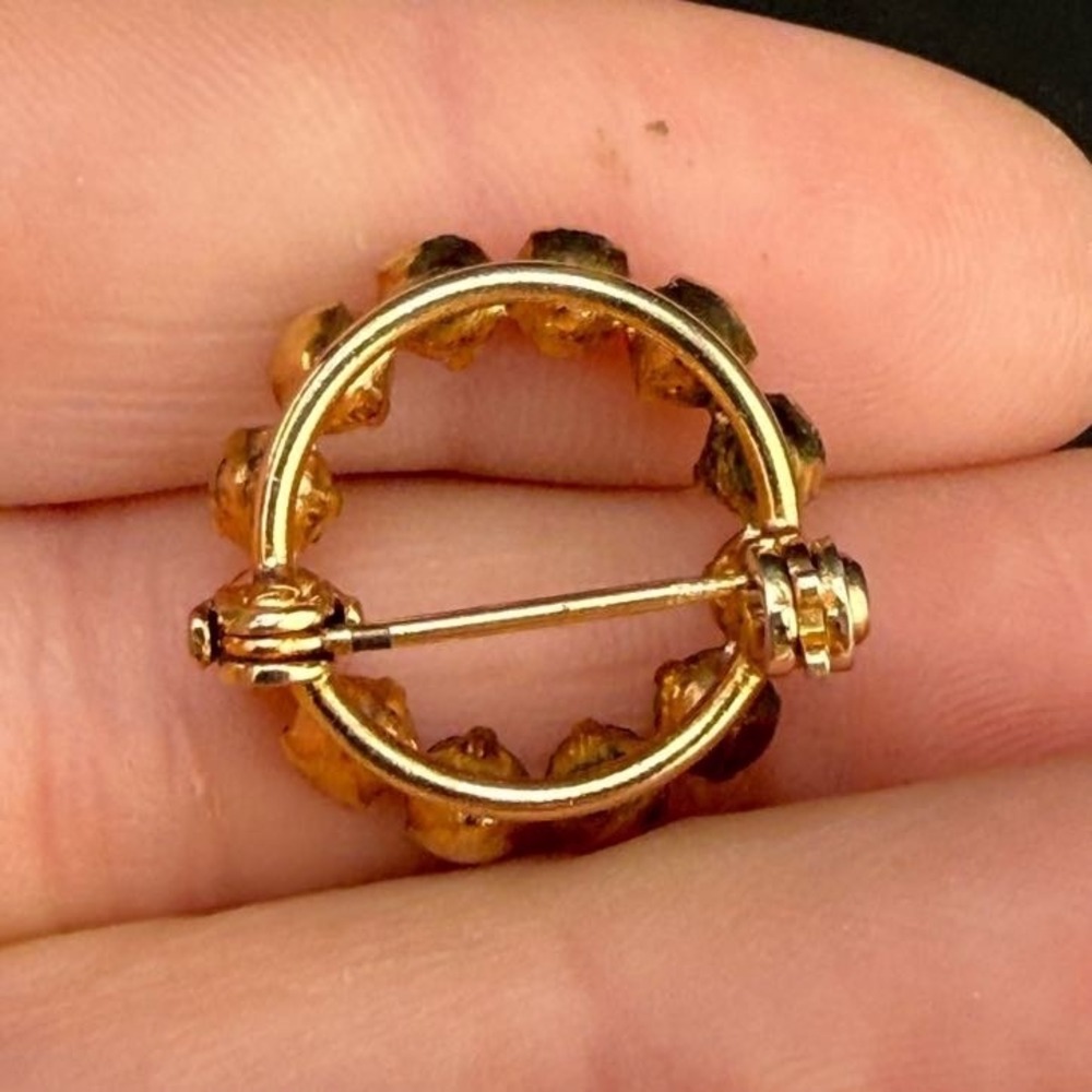 Vintage Estate Brooch Gold Tone Wreath Paste Stone Rhinestone Circle READ - Picture 3 of 7